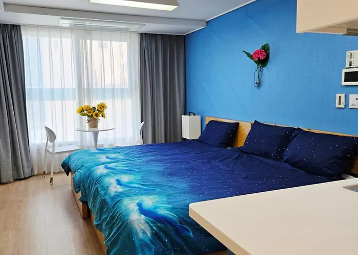 #2 Queen, Ss# 2 Minutes Run To The Sea, Close To The Sea, 5 Minutes To Club D Oasis Swimming Pool, Renewal Fresh Apartamento Busan